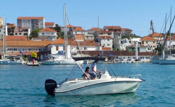 Quicksilver 505 Rent a boat Trogir